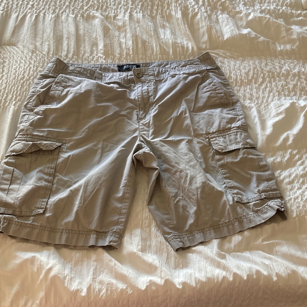 Apt. 9 Light Gray Cargo Shorts